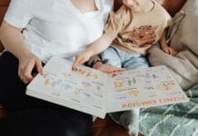 Wspólne czytanie z małym dzieckiem: jak wybrać książki, które naprawdę rozwijają i angażują Wspólne czytanie z małym dzieckiem: jak wybrać książki, które naprawdę rozwijają i angażują